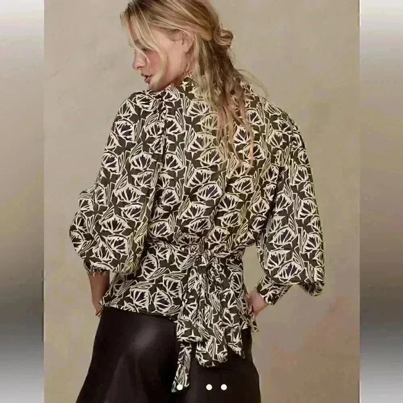 Banana Republic SILKY TIE-WRAP BLOUSE - Picture 2 of 4